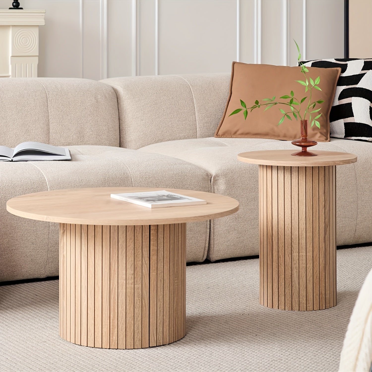 Set of 2 Round Nesting Coffee Tables, Bohemian Wooden Circular Side Table with Fluted Design, Rustic End Table for Living Room Or Bedroom, Ideal for Apartments